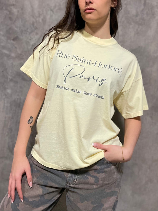 T-shirt Over Giallo Pastello